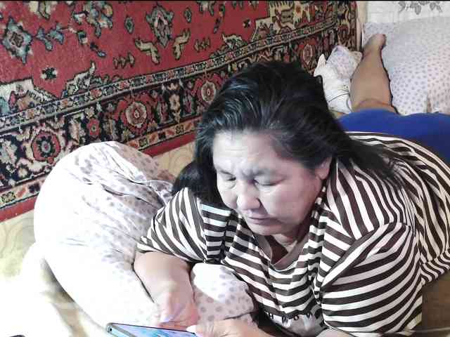 MilfZulfiya webcam