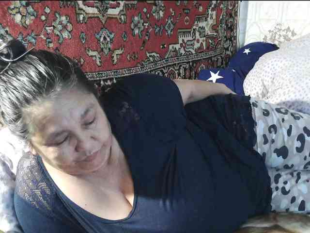 MilfZulfiya webcam