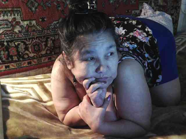 MilfZulfiya webcam