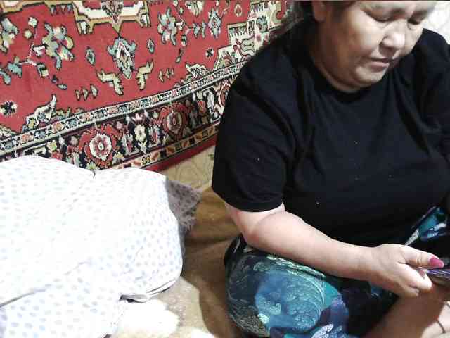 MilfZulfiya webcam