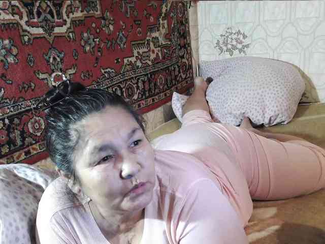 MilfZulfiya webcam