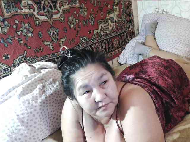 MilfZulfiya webcam