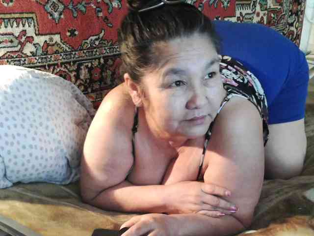 MilfZulfiya webcam