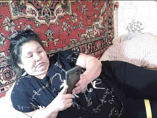 MilfZulfiya webcam