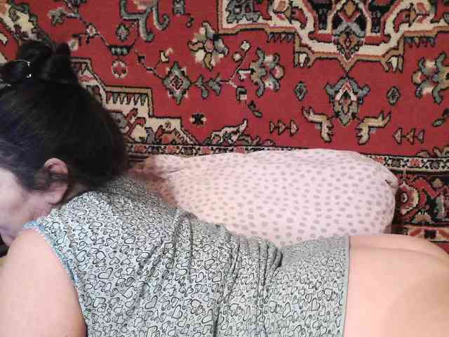MilfZulfiya webcam