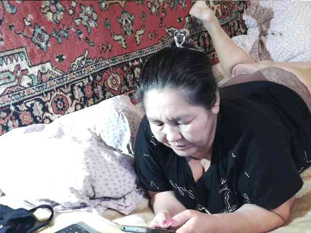 MilfZulfiya webcam