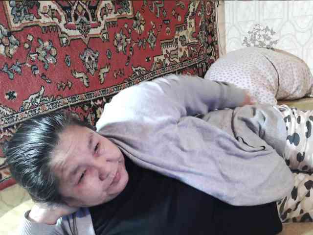 MilfZulfiya webcam