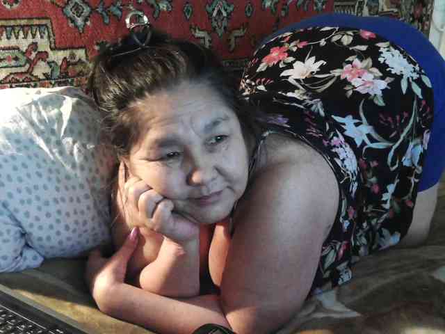MilfZulfiya webcam
