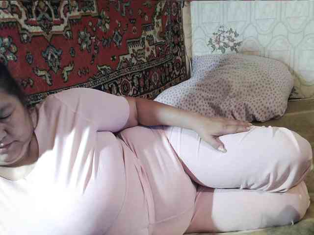 MilfZulfiya webcam
