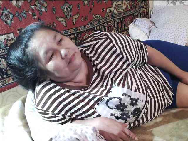 MilfZulfiya webcam