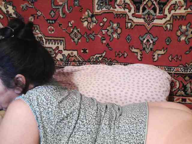 MilfZulfiya webcam