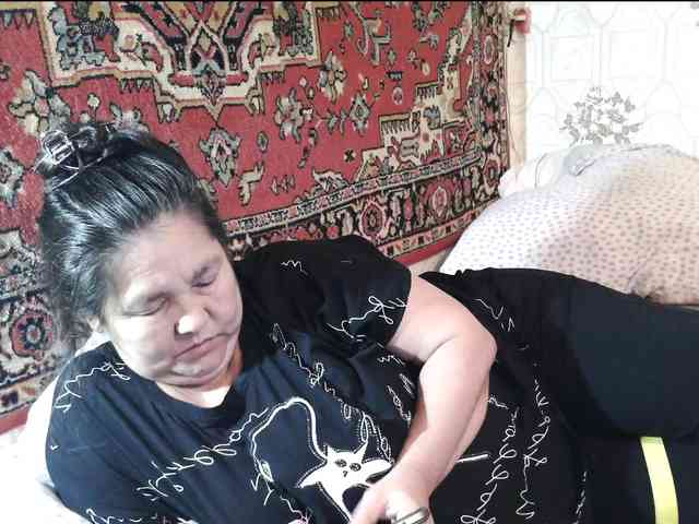 MilfZulfiya webcam