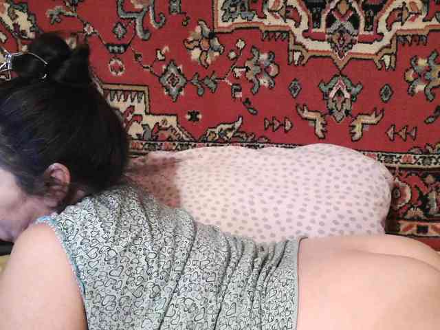 MilfZulfiya webcam