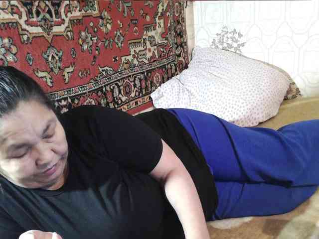 MilfZulfiya webcam