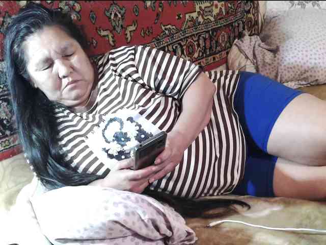 MilfZulfiya webcam
