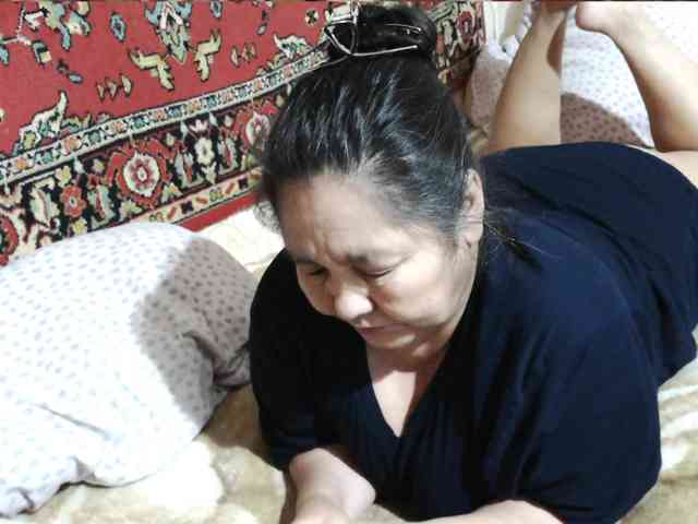 MilfZulfiya webcam