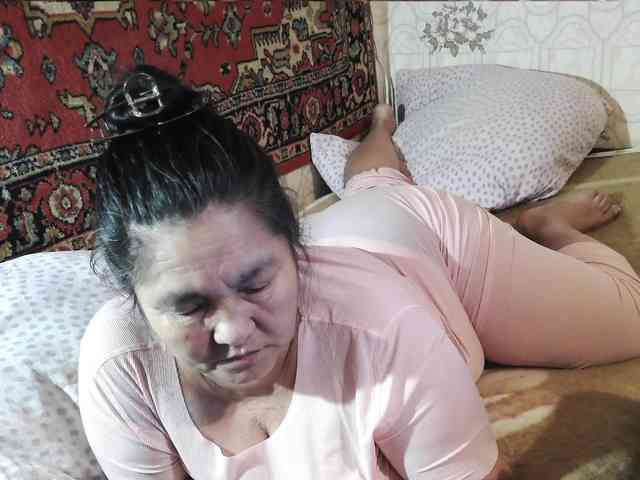 MilfZulfiya webcam