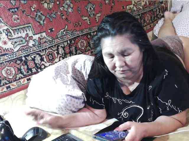 MilfZulfiya webcam