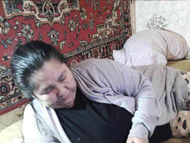 MilfZulfiya webcam