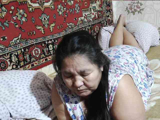 MilfZulfiya webcam