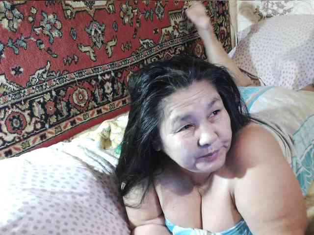 MilfZulfiya webcam