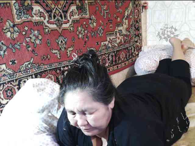 MilfZulfiya webcam