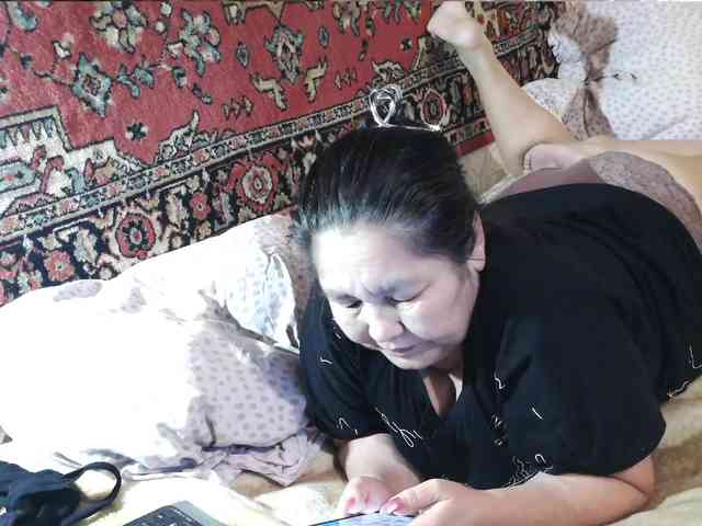 MilfZulfiya webcam
