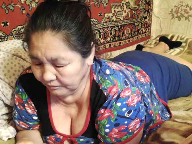 MilfZulfiya webcam