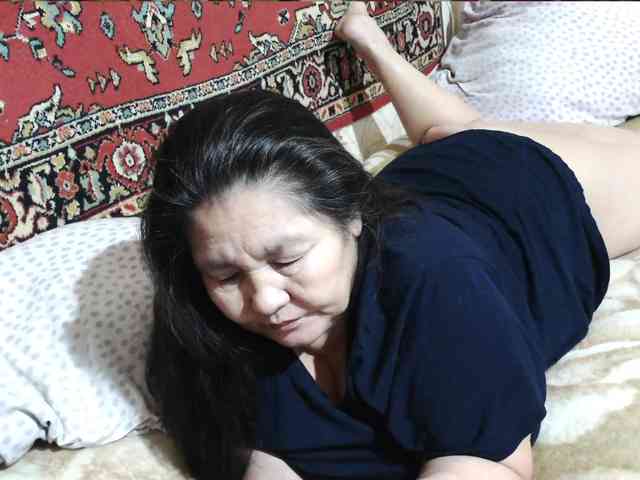MilfZulfiya webcam