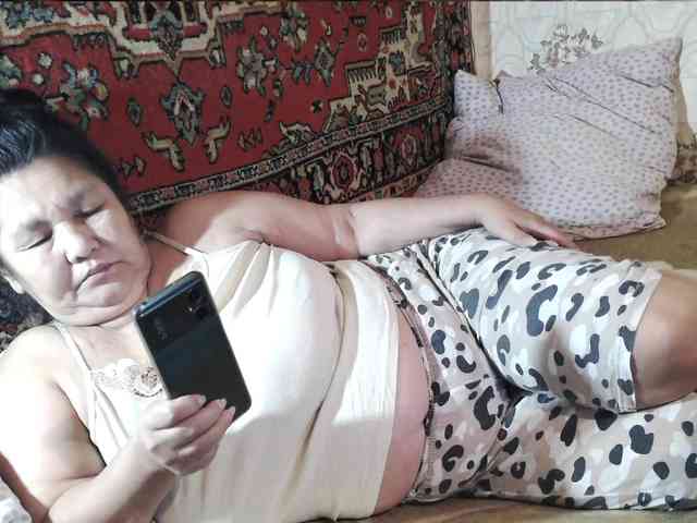 MilfZulfiya webcam