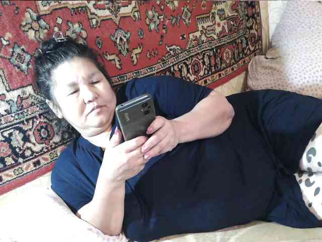 MilfZulfiya webcam