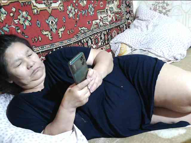 MilfZulfiya webcam