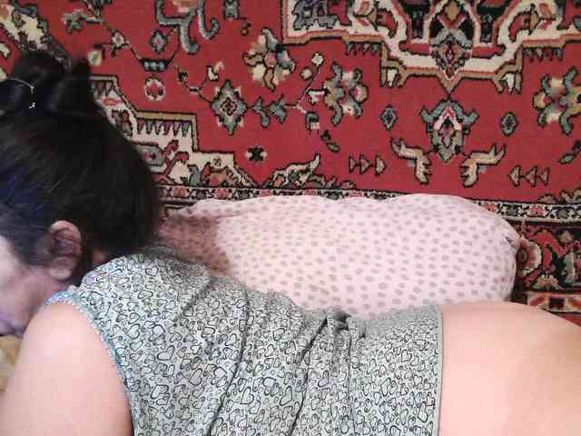 MilfZulfiya webcam
