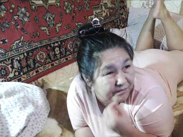 MilfZulfiya webcam