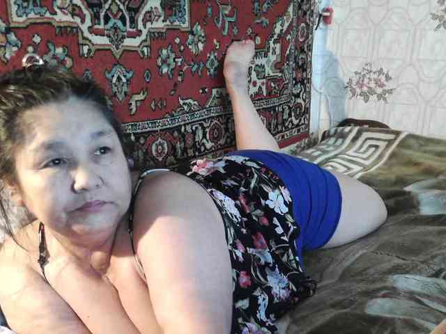 MilfZulfiya webcam
