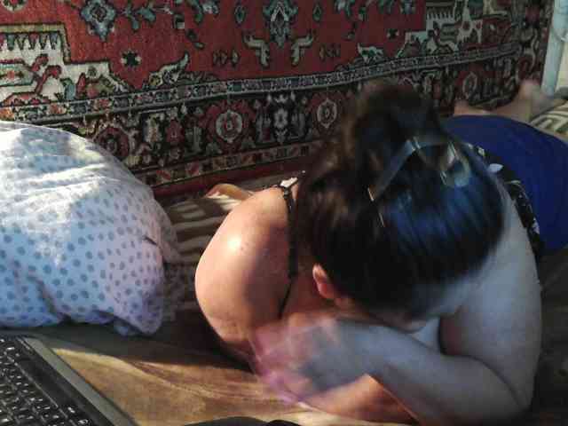 MilfZulfiya webcam