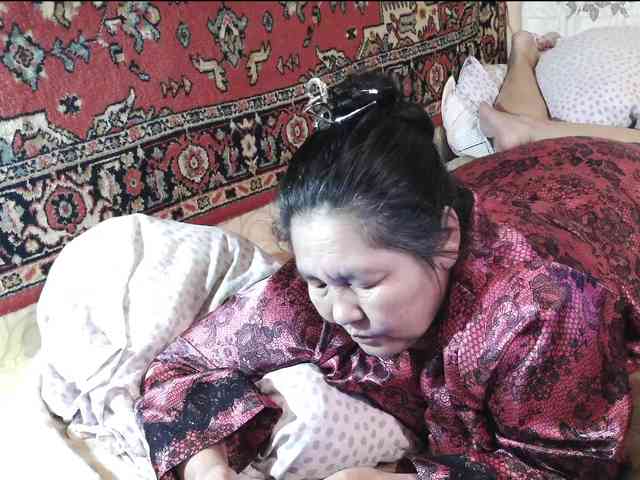 MilfZulfiya webcam