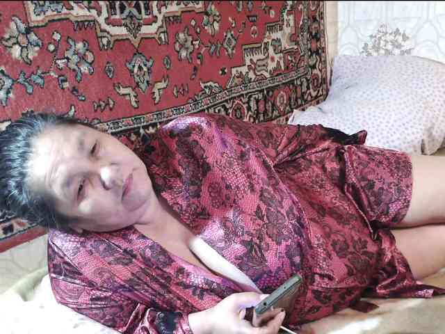 MilfZulfiya webcam