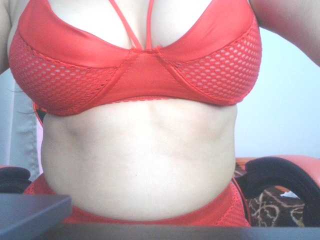 Morenafit122 live cam on BongaCams