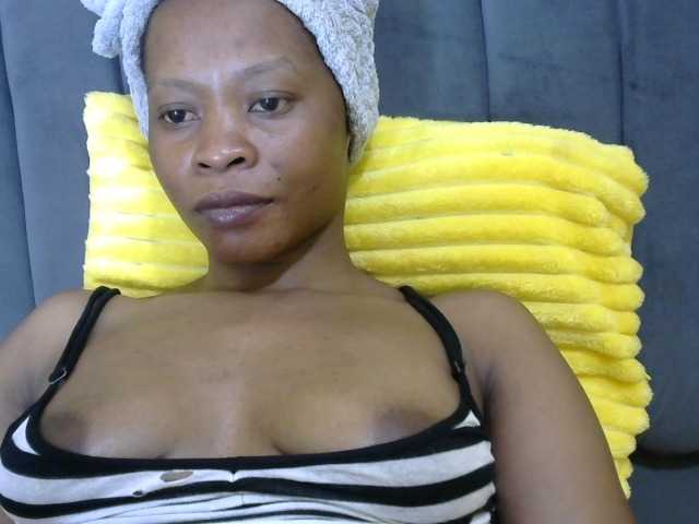PrettyAlianah live cam on BongaCams