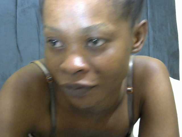 PrettyAlianah live cam on BongaCams