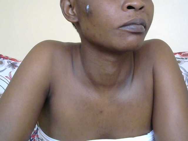 PrettyAlianah live cam on BongaCams