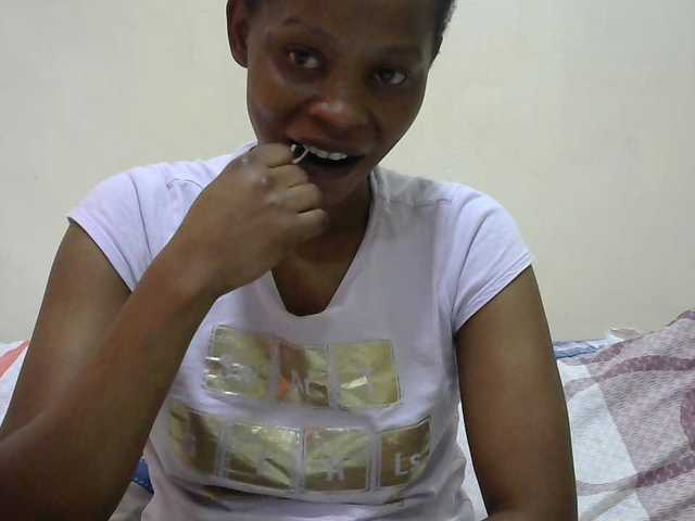 PrettyAlianah live cam on BongaCams