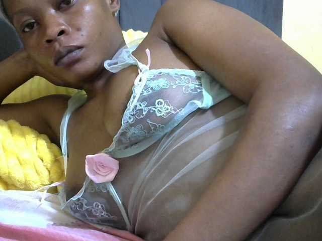 PrettyAlianah live cam on BongaCams