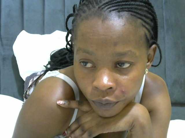 PrettyAlianah live cam on BongaCams