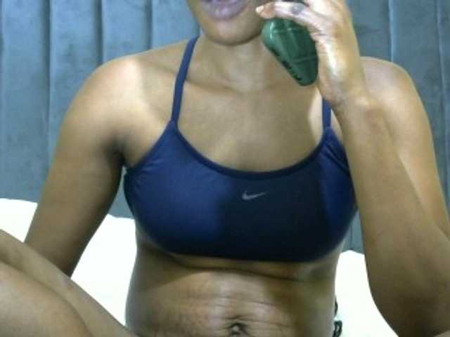 PrettyAlianah live cam on BongaCams