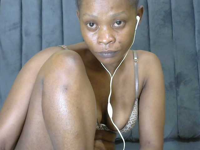 PrettyAlianah live cam on BongaCams