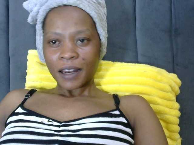 PrettyAlianah live cam on BongaCams