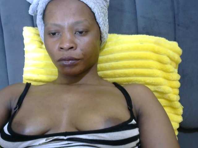 PrettyAlianah live cam on BongaCams