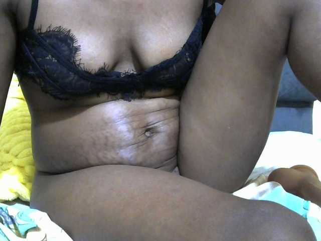 PrettyAlianah live cam on BongaCams
